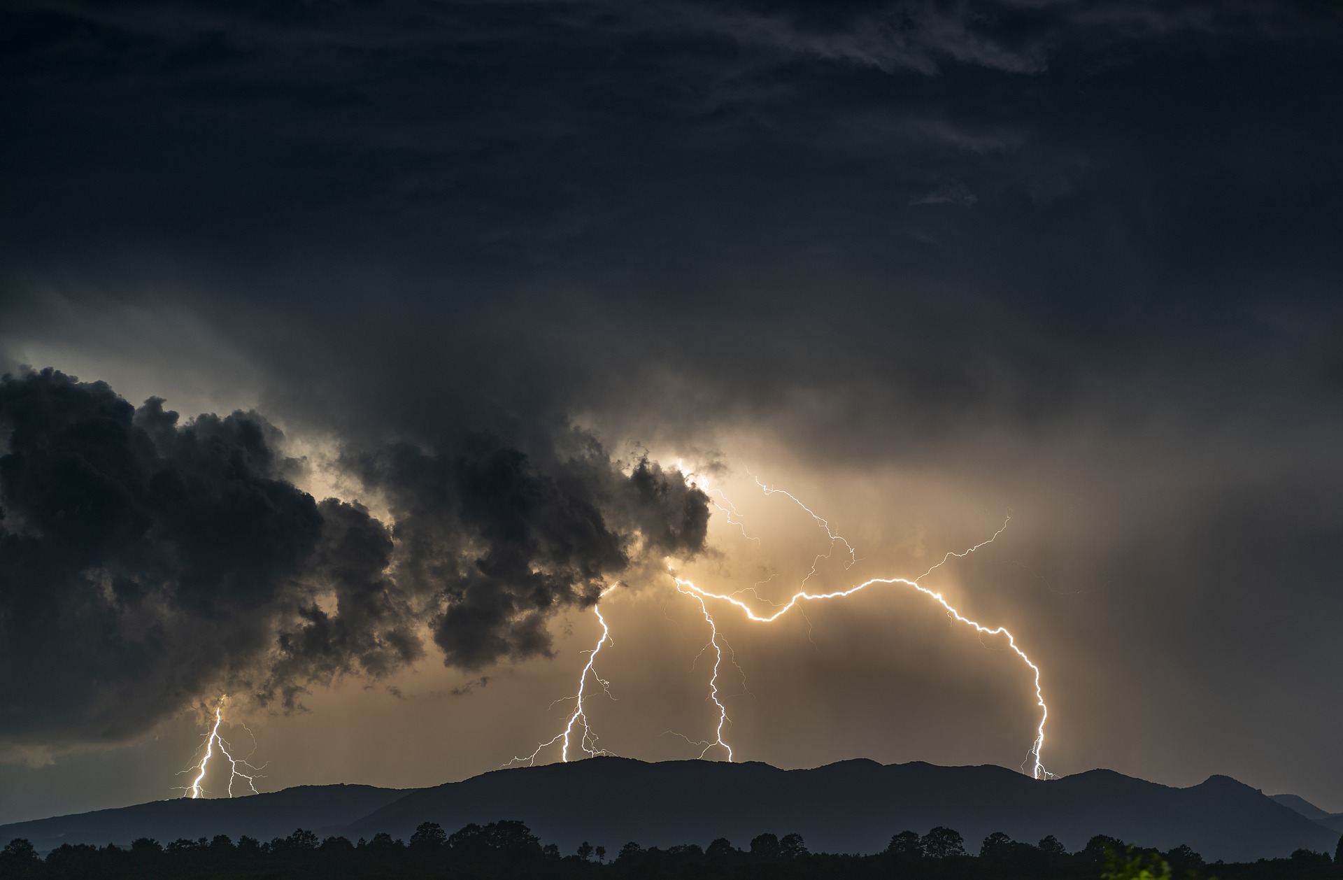 thunder-geebdf7cef_1920
